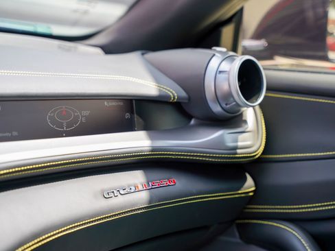 Used 2017 Ferrari GTC4Lusso AWD/4WD image 18