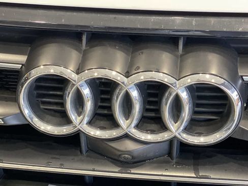 Used 2020 Audi Q5 e Prestige w/ Prestige Package AWD/4WD image 10