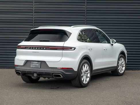 Certified 2024 Porsche Cayenne AWD/4WD image 8
