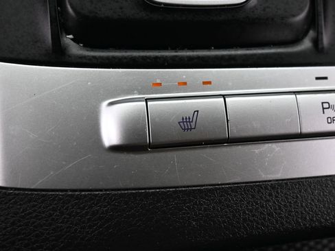 Used 2023 Kia Carnival LX w/ Paint Protection Package FWD image 25