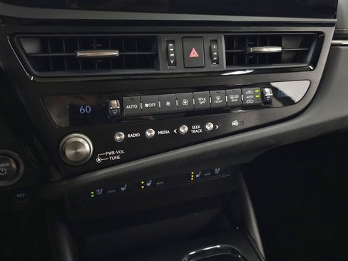 Certified 2025 Lexus ES 300h w/ Premium Package FWD image 29