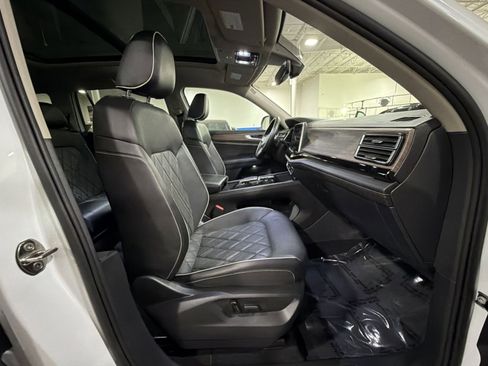 Used 2024 Volkswagen Atlas SEL Premium R-Line AWD/4WD image 38
