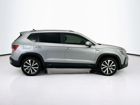 Used 2022 Volkswagen Taos SE FWD image 4