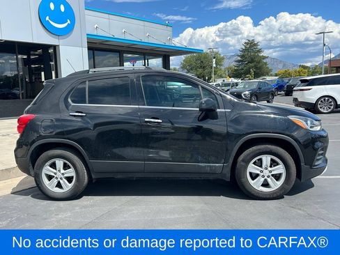 Used 2020 Chevrolet Trax LT w/ LT Convenience Package AWD/4WD image 2