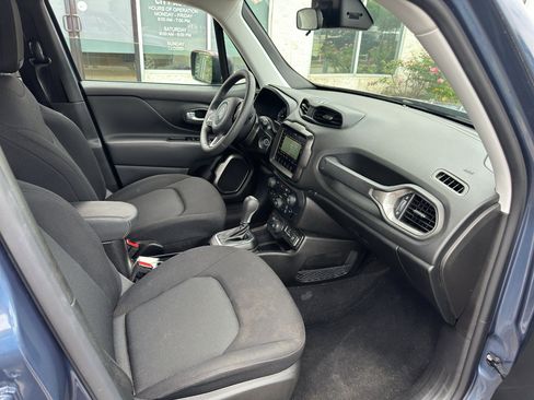 Used 2023 Jeep Renegade Latitude AWD/4WD image 9