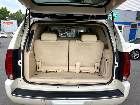 Used 2007 Cadillac Escalade AWD w/ Climate Package image 22