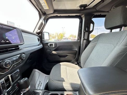 Used 2025 Jeep Wrangler Unlimited Sahara image 55