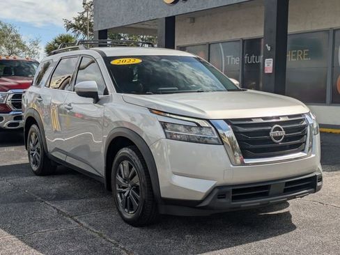 Used 2022 Nissan Pathfinder SV FWD image 3