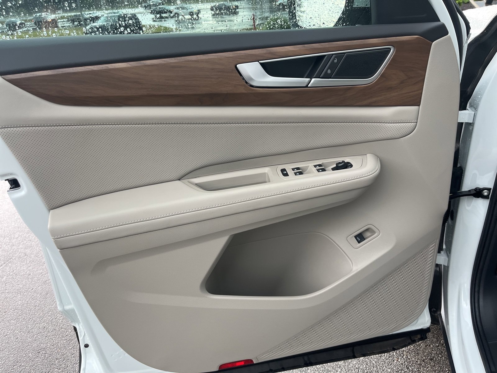 New 2026 Volkswagen Atlas SE FWD image 8