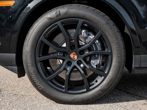 Used 2025 Porsche Cayenne E-Hybrid Coupe image 18