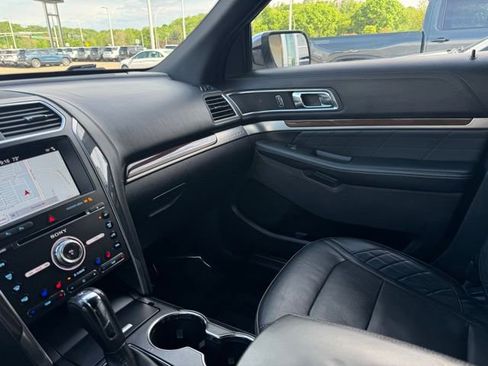 Used 2018 Ford Explorer Platinum AWD/4WD image 19