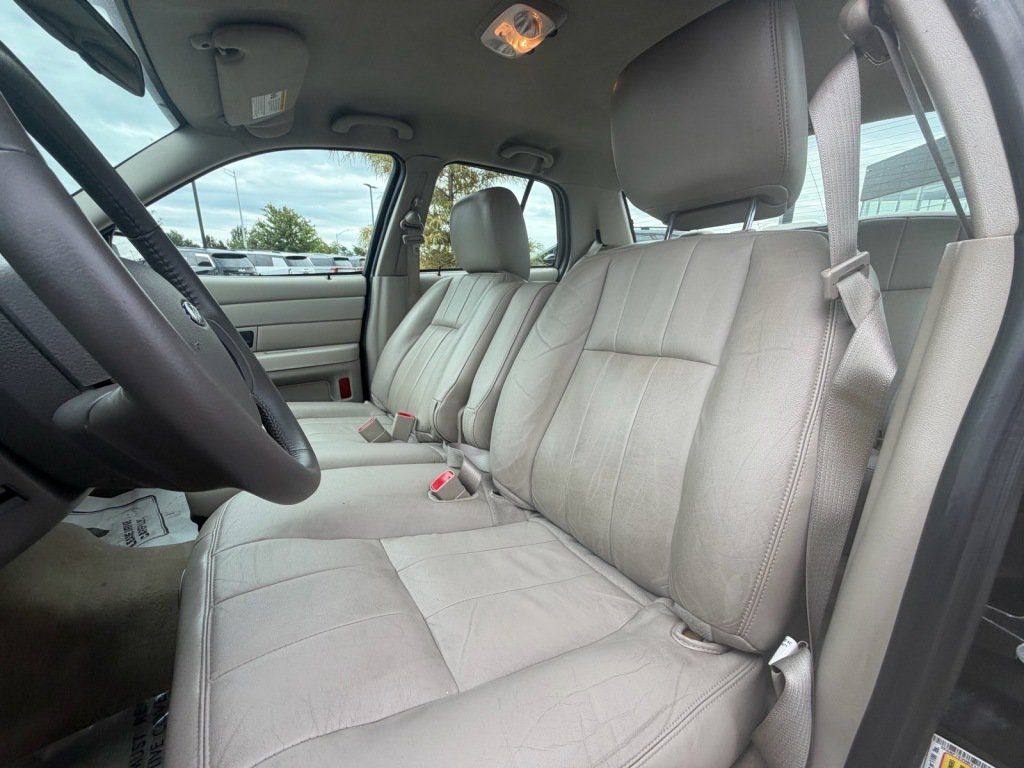 Used 2011 Ford Crown Victoria LX w/ Comfort Appearance Pkg RWD image 10