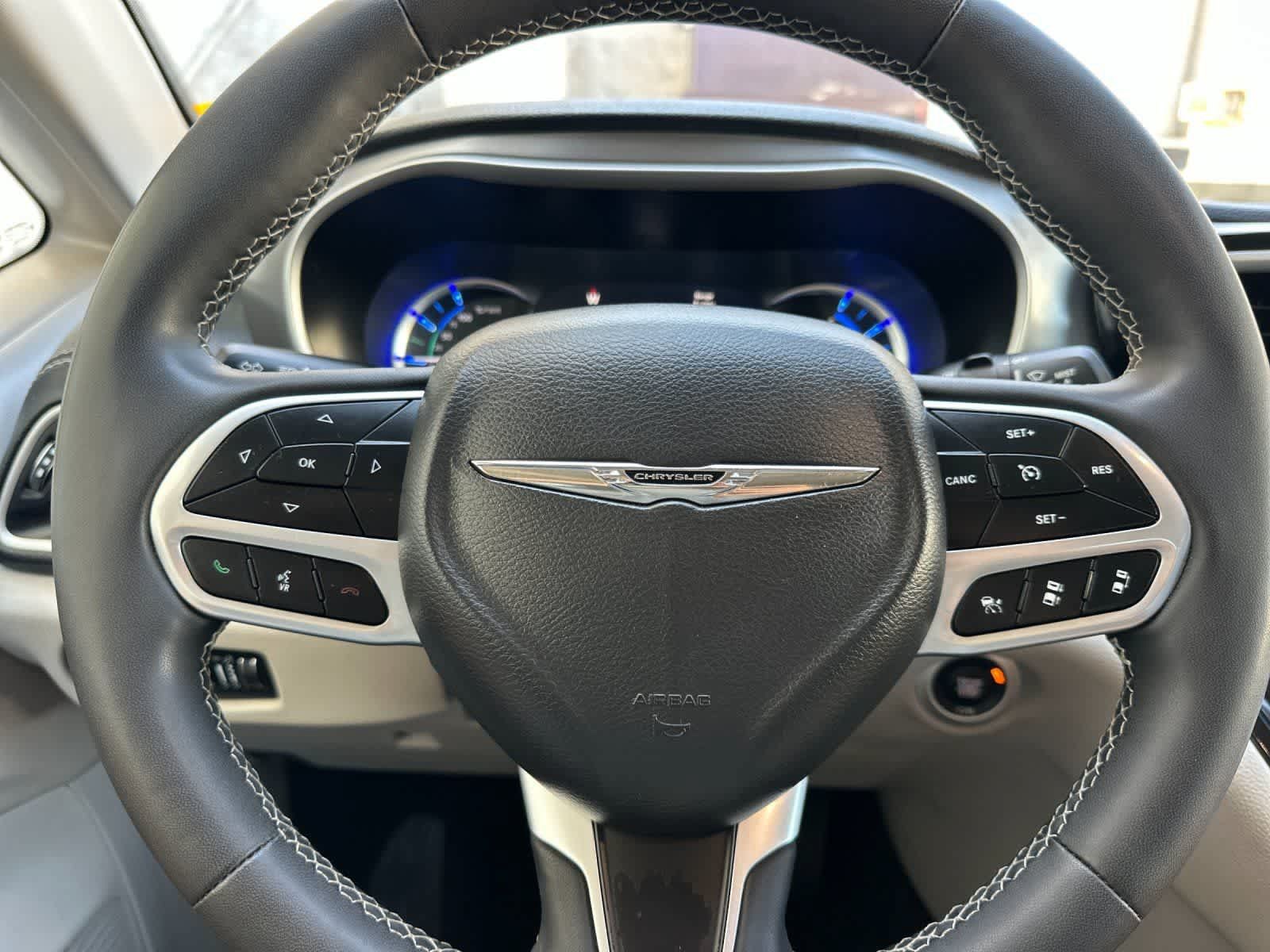 Used 2023 Chrysler Pacifica Touring-L FWD image 25
