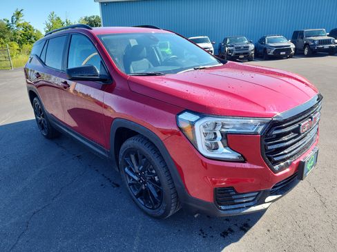 Certified 2024 GMC Terrain SLE w/ Driver Convenience Package AWD/4WD image 2