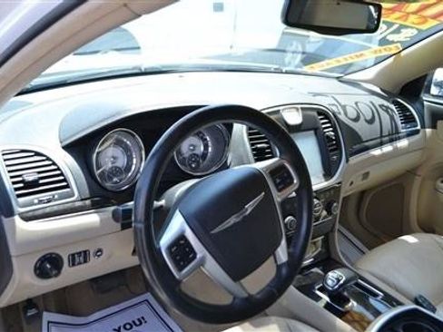 Used 2013 Chrysler 300 AWD w/ Driver Convenience Group image 12