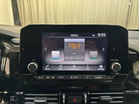 New 2025 Nissan Pathfinder SV w/ SV Premium Package image 15