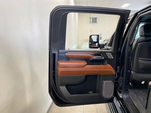Used 2024 GMC Sierra 2500 Denali Ultimate image 8