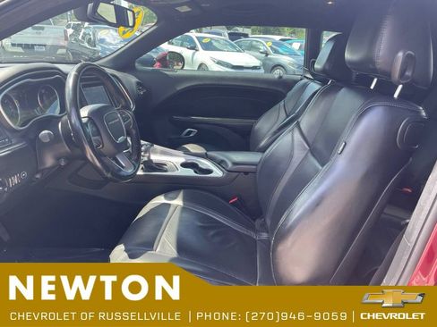Used 2017 Dodge Challenger SXT Plus RWD image 4