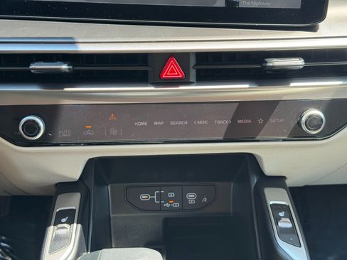 Used 2024 Kia Sorento S FWD image 28