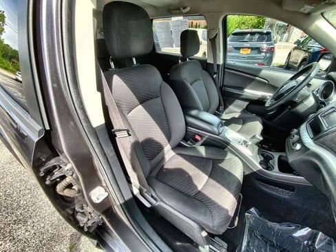 Used 2018 Dodge Journey SE FWD image 16
