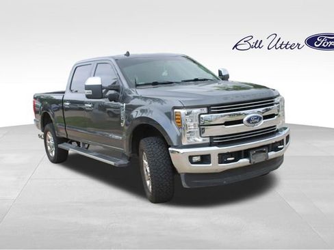 Used 2019 Ford F250 Lariat w/ Chrome Package image 3