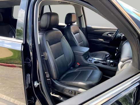 Used 2021 Chevrolet Traverse LT w/ LT Premium Package FWD image 9
