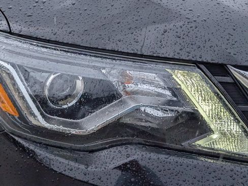 Used 2019 Nissan Pathfinder S FWD image 6