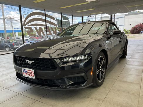 Used 2024 Ford Mustang Convertible RWD image 3