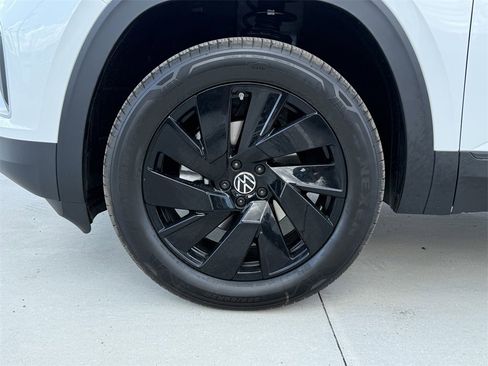 New 2026 Volkswagen Atlas SE image 9