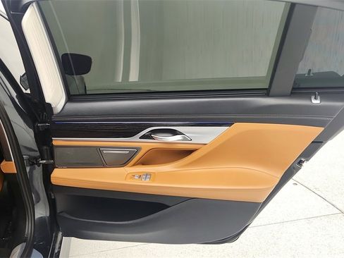 Used 2017 BMW 750i xDrive image 46