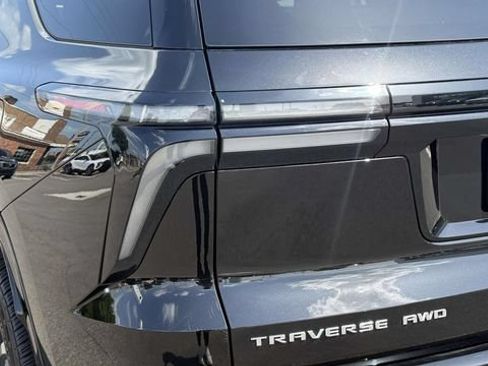 Used 2026 Chevrolet Traverse High Country AWD/4WD image 39