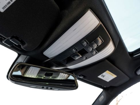 Used 2013 Mercedes-Benz E 550 4MATIC Sedan image 29