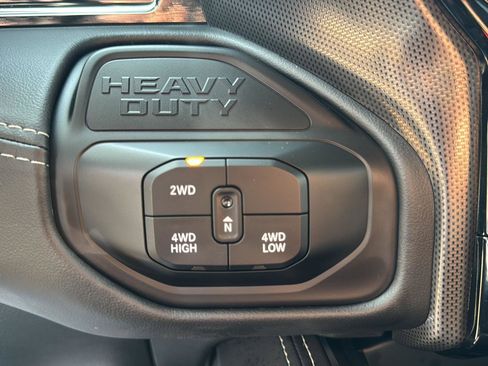 Used 2025 RAM 2500 Limited AWD/4WD image 20