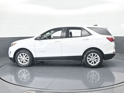 Used 2018 Chevrolet Equinox LS image 3