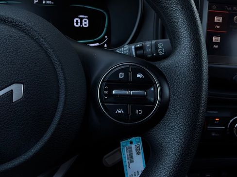 Used 2025 Kia Soul LX w/ LX Technology Package FWD image 32