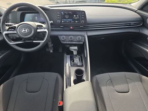 New 2026 Hyundai Elantra SE FWD image 17