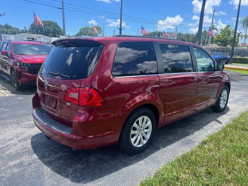 Used 2012 Volkswagen Routan SE FWD image 5