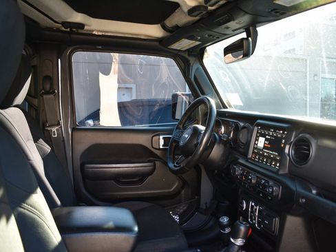 Used 2022 Jeep Gladiator Willys image 21