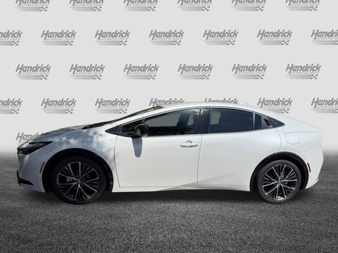 Used 2024 Toyota Prius XLE FWD image 6