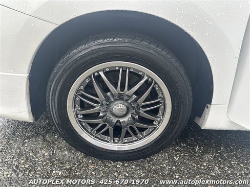 Used 2010 Toyota Matrix S image 29