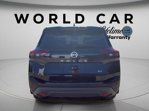 Used 2021 Nissan Rogue SV FWD image 2