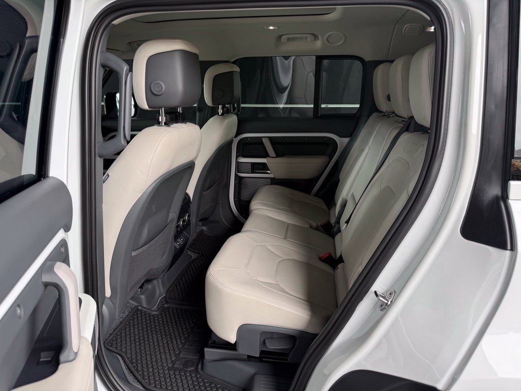 Used 2023 Land Rover Defender 130 SE AWD/4WD image 18