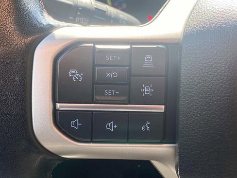 Used 2022 Ford Expedition Limited image 21