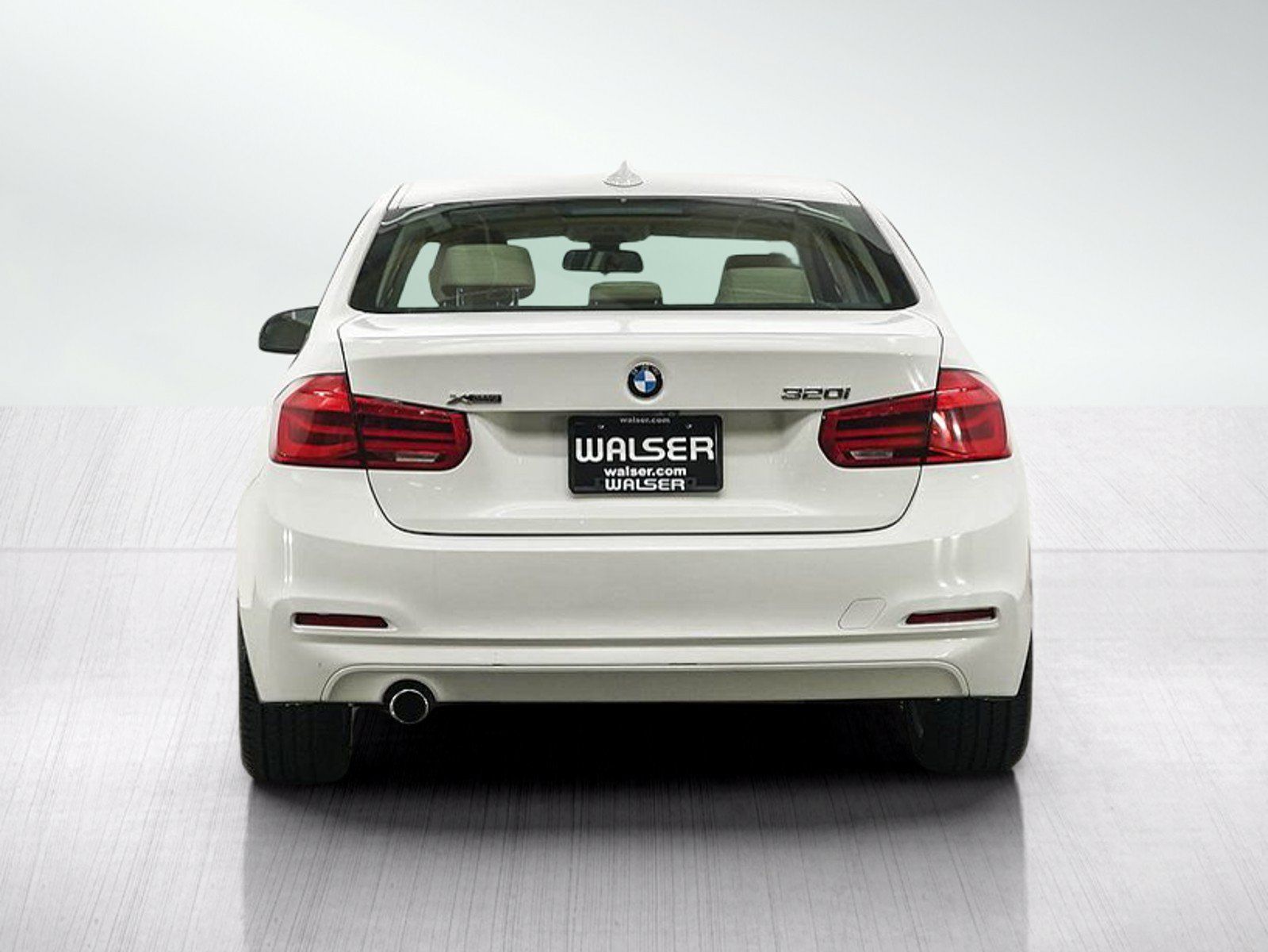 Used 2018 BMW 320i xDrive Sedan AWD/4WD image 4