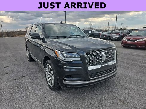 Used 2023 Lincoln Navigator Reserve image 1