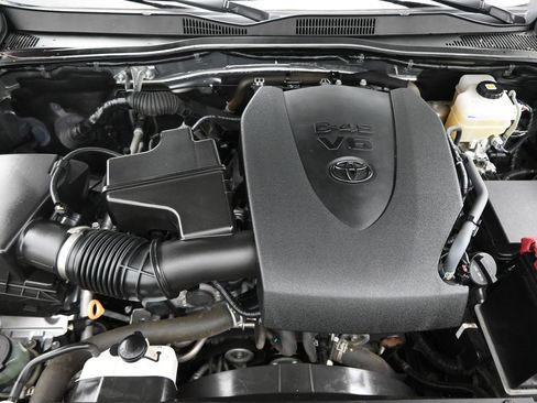 Used 2022 Toyota Tacoma TRD Off-Road image 30