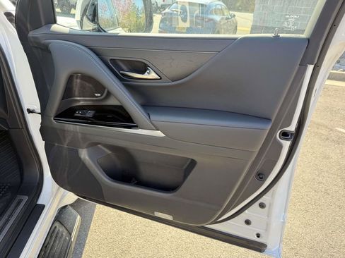 Used 2025 Lexus LX 600 4WD w/ Accessory Package (2T) image 15