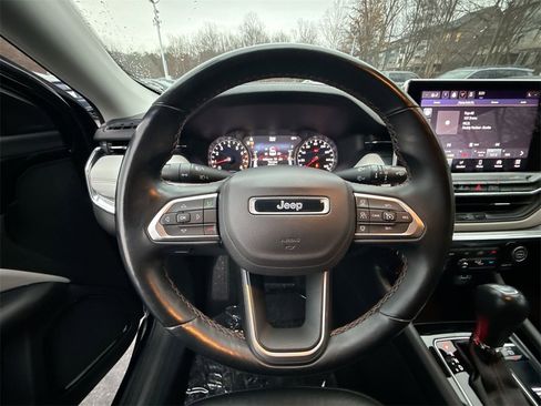 Used 2022 Jeep Compass Limited image 11