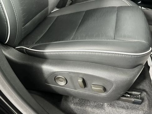 Used 2025 Buick Enclave Sport Touring image 28