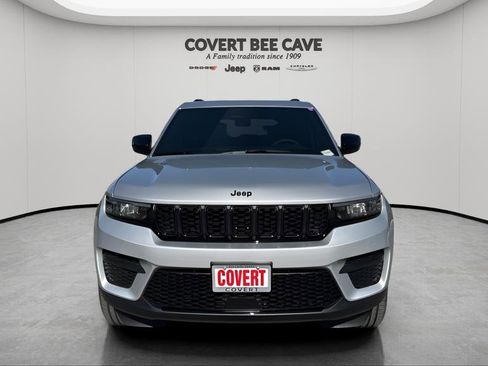 New 2025 Jeep Grand Cherokee Altitude image 2